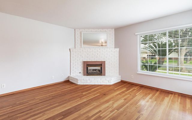 4365 N 5th Street, Fresno, CA 93726