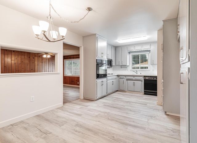 4365 N 5th Street, Fresno, CA 93726