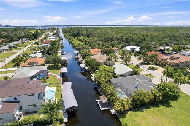 2059 Ottersrest LN, Cape Coral, FL 33990