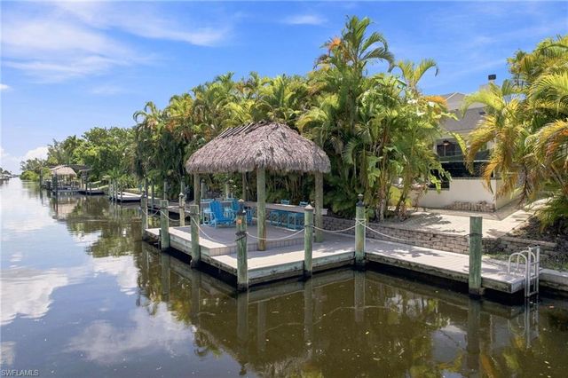 2059 Ottersrest LN, Cape Coral, FL 33990