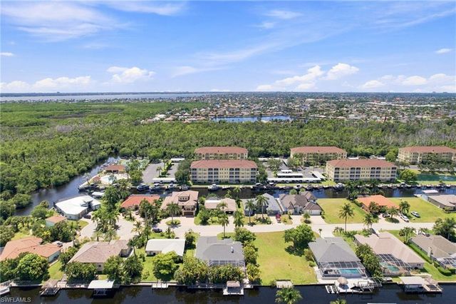 2059 Ottersrest LN, Cape Coral, FL 33990