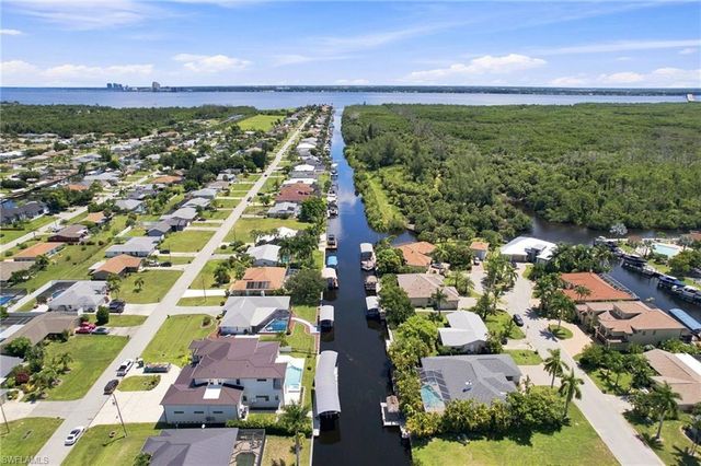 2059 Ottersrest LN, Cape Coral, FL 33990