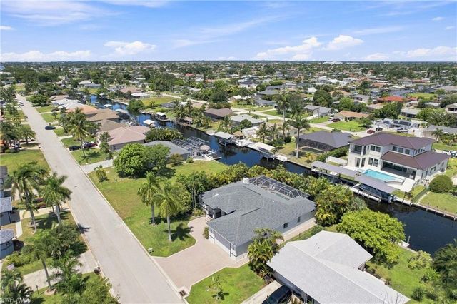 2059 Ottersrest LN, Cape Coral, FL 33990