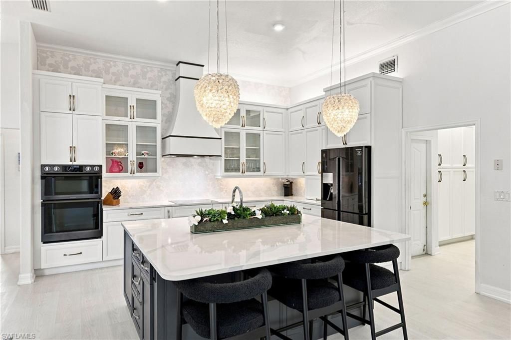 Image 10 of property listing at 2059 Ottersrest LN, Cape Coral, FL 33990