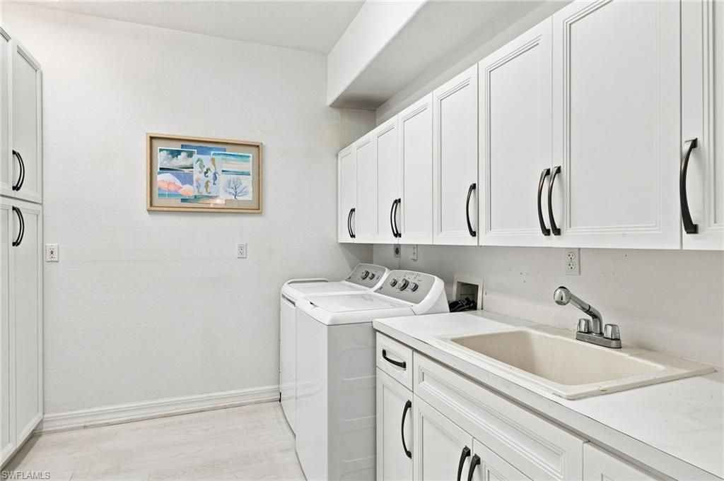 Image 20 of property listing at 2059 Ottersrest LN, Cape Coral, FL 33990