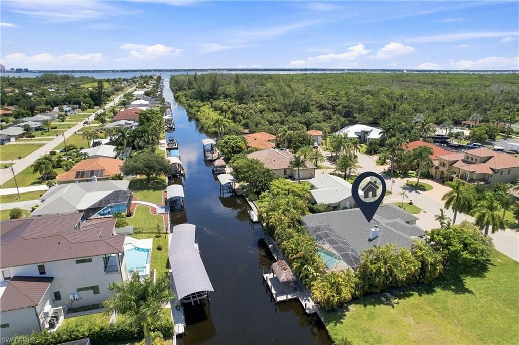 Image 26 of property listing at 2059 Ottersrest LN, Cape Coral, FL 33990