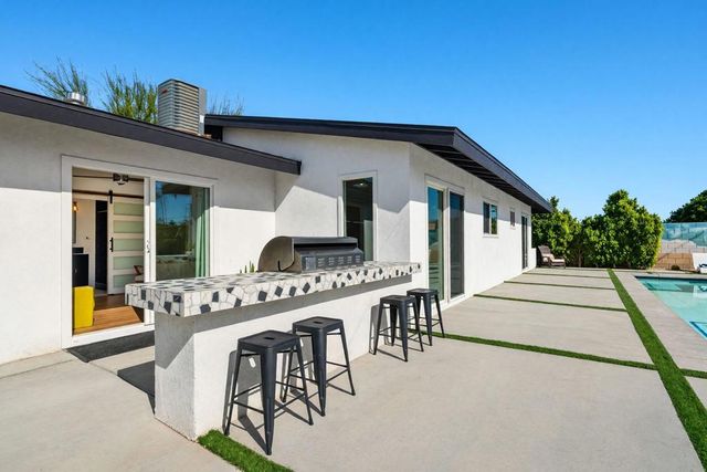 359 W Bon Air Drive, Palm Springs, CA 92262