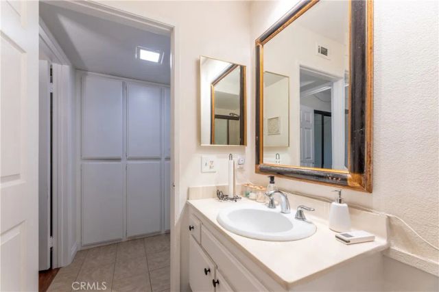 2722 20th, Signal Hill, CA 90755