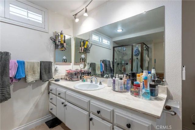 2722 20th, Signal Hill, CA 90755