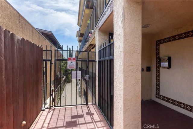 2722 20th, Signal Hill, CA 90755