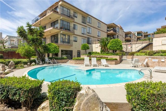 2722 20th, Signal Hill, CA 90755