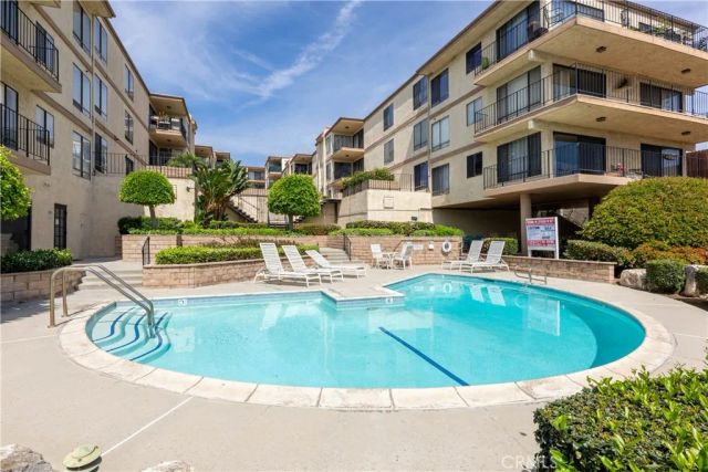 2722 20th, Signal Hill, CA 90755