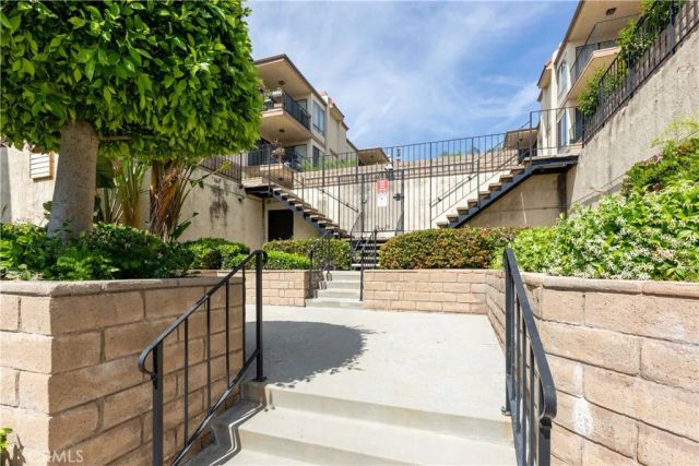 2722 20th, Signal Hill, CA 90755