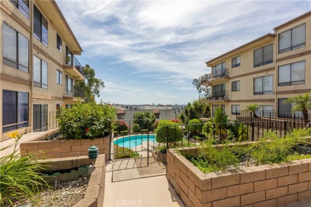2722 20th, Signal Hill, CA 90755