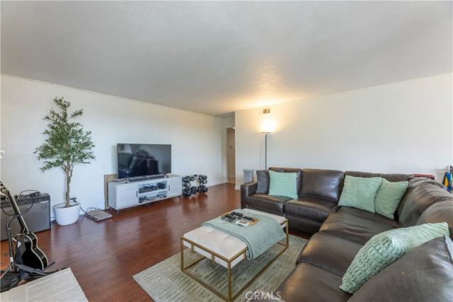 2722 20th, Signal Hill, CA 90755