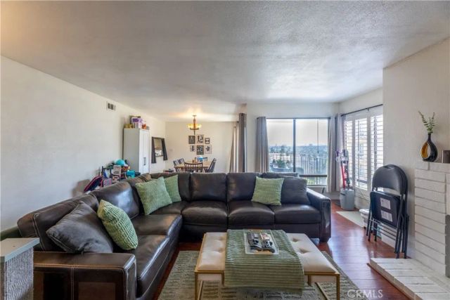 2722 20th, Signal Hill, CA 90755