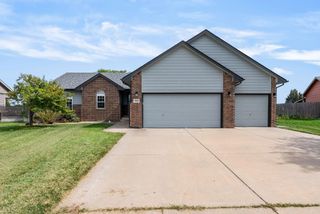 1622 N Nickelton Cir, Wichita, KS 67235
