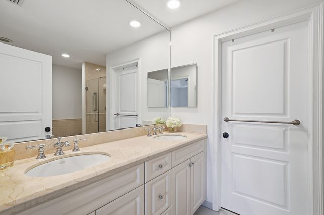 1050 E Heritage Club Circle, Delray Beach, FL 33483