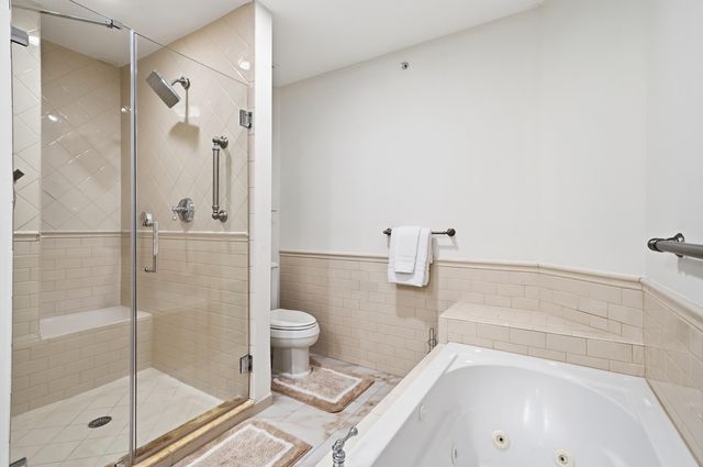 1050 E Heritage Club Circle, Delray Beach, FL 33483