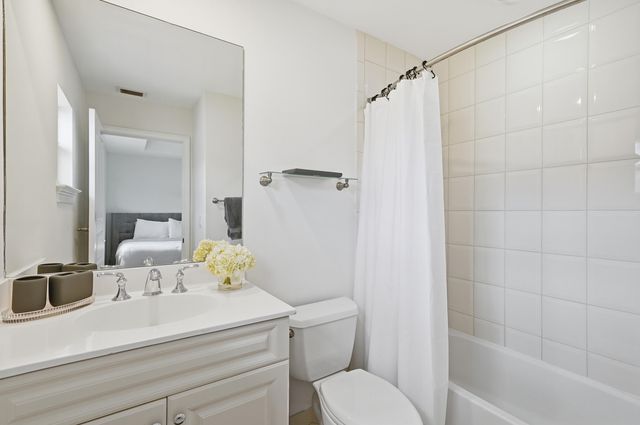 1050 E Heritage Club Circle, Delray Beach, FL 33483