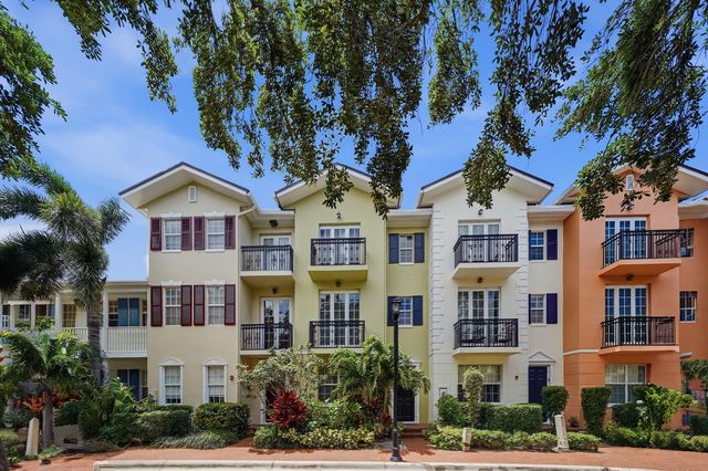 1050 E Heritage Club Circle, Delray Beach, FL 33483