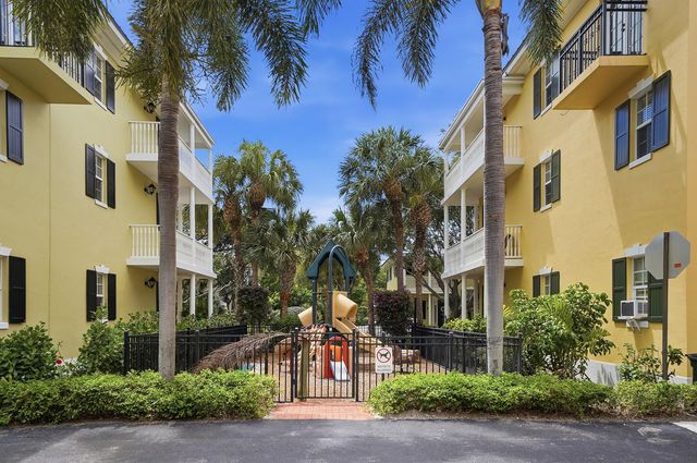 1050 E Heritage Club Circle, Delray Beach, FL 33483