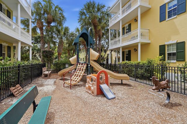 1050 E Heritage Club Circle, Delray Beach, FL 33483