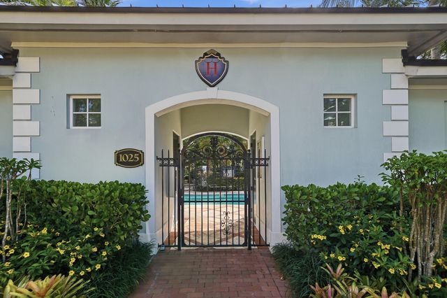 1050 E Heritage Club Circle, Delray Beach, FL 33483