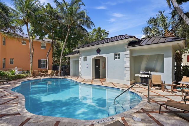 1050 E Heritage Club Circle, Delray Beach, FL 33483