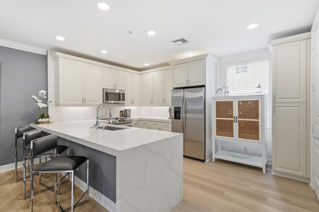 1050 E Heritage Club Circle, Delray Beach, FL 33483