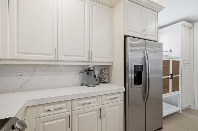1050 E Heritage Club Circle, Delray Beach, FL 33483