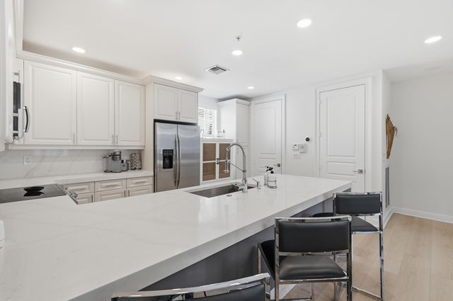 1050 E Heritage Club Circle, Delray Beach, FL 33483