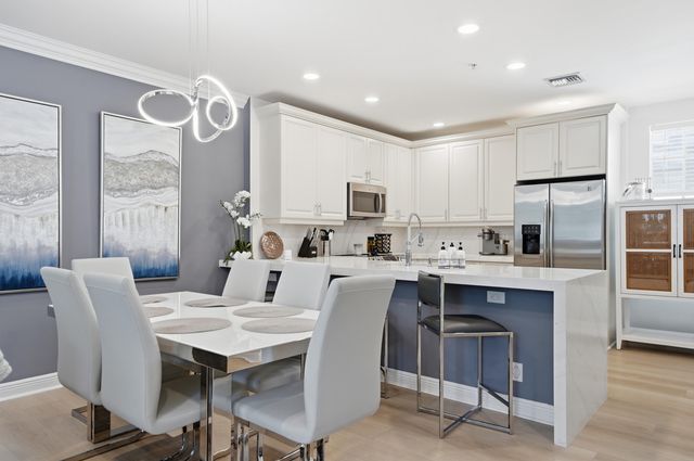 1050 E Heritage Club Circle, Delray Beach, FL 33483