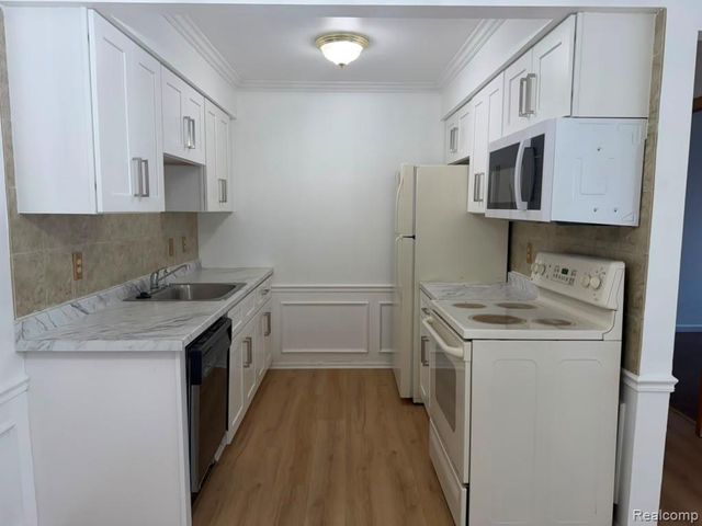 43284 Mound Road, Sterling Heights, MI 48314