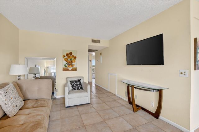 4008 Hythe A, Boca Raton, FL 33434