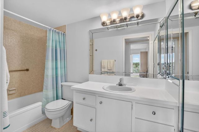 4008 Hythe A, Boca Raton, FL 33434