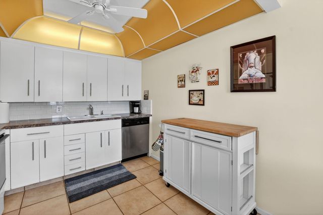 4008 Hythe A, Boca Raton, FL 33434