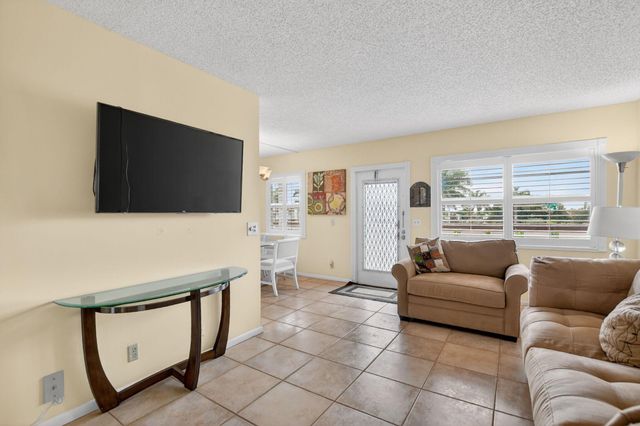 4008 Hythe A, Boca Raton, FL 33434