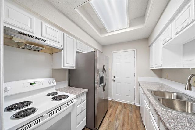 7700 Creekbend Drive 88, Houston, TX 77071