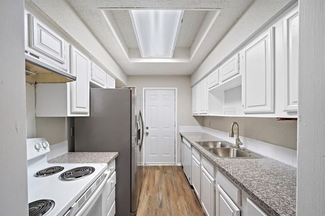 7700 Creekbend Drive 88, Houston, TX 77071