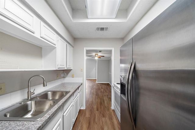 7700 Creekbend Drive 88, Houston, TX 77071