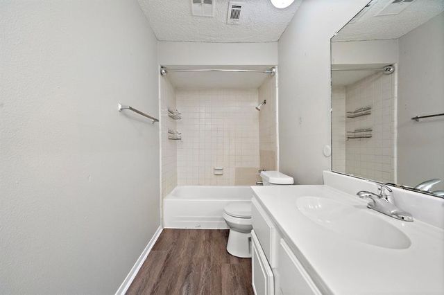 7700 Creekbend Drive 88, Houston, TX 77071