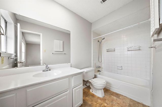 7700 Creekbend Drive 88, Houston, TX 77071