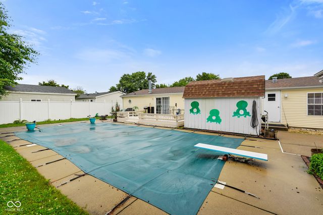 4697 W Ridge Drive, Columbus, IN 47203