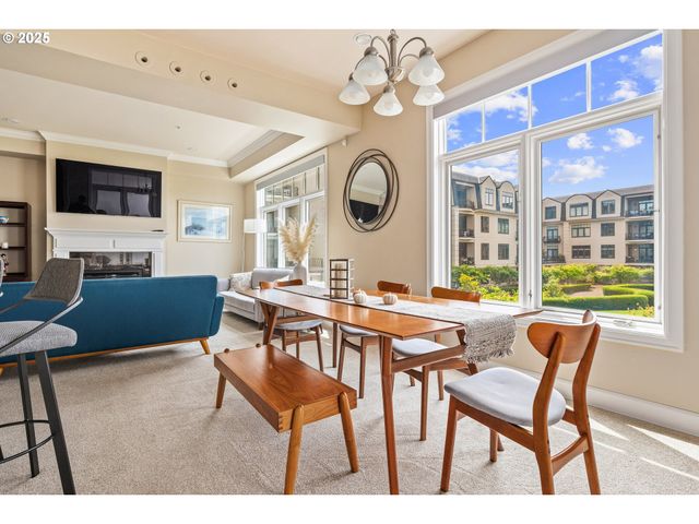 707 N HAYDEN ISLAND Dr 223, Portland, OR 97217