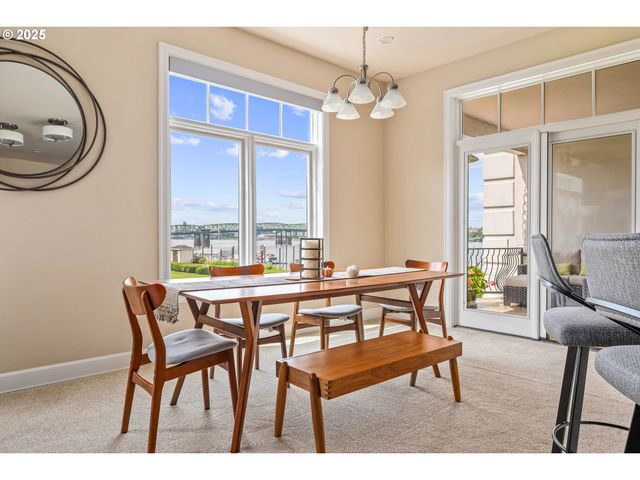 707 N HAYDEN ISLAND Dr 223, Portland, OR 97217