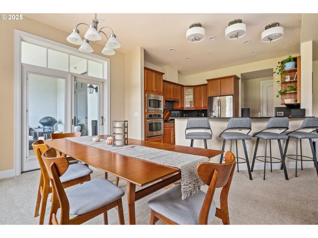 707 N HAYDEN ISLAND Dr 223, Portland, OR 97217