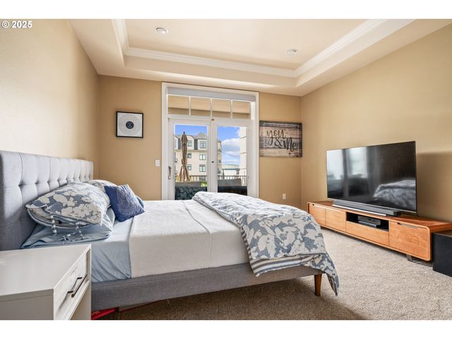 707 N HAYDEN ISLAND Dr 223, Portland, OR 97217