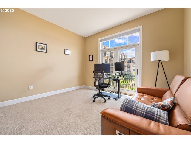 707 N HAYDEN ISLAND Dr 223, Portland, OR 97217