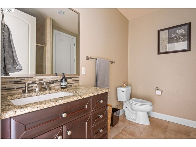 707 N HAYDEN ISLAND Dr 223, Portland, OR 97217